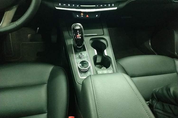 Used Cadillac XT4 2021 28T Two-Wheel Drive Leading Version
