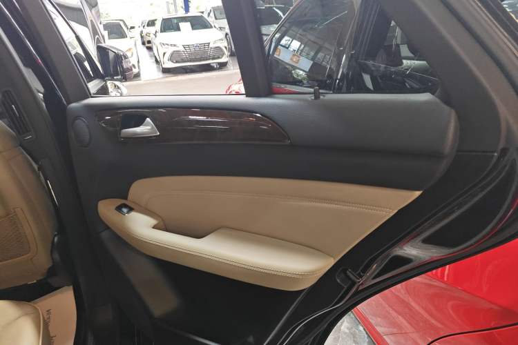 Used Mercedes-Benz M-Class 2012 ML 350 Luxury Edition
