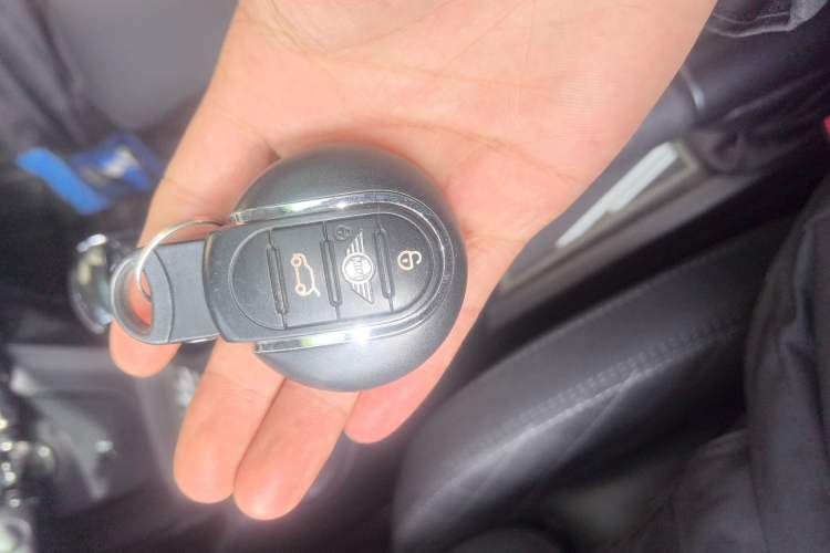 Used  MINI 2018 1.5T COOPER Classic Edition Five-Door Version
