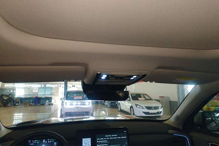 Used  Titanium 3 2025 501 km All-Wheel Drive Intelligent Driving Max Edition