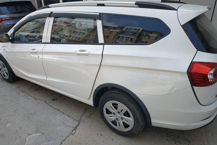 Used Baojun 310W 2017 1.5L Manual Comfort Version China VI Emission Standard
