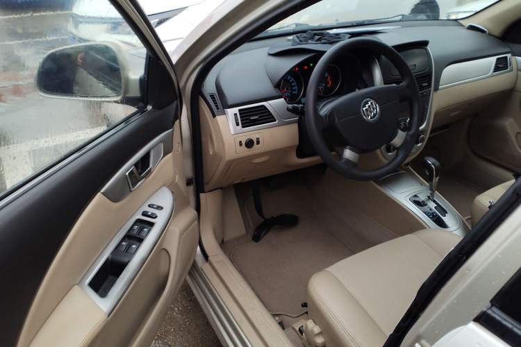 Used Buick Excelle 2013 1.5L Automatic Classic Model
