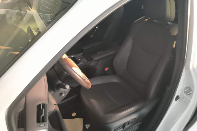 Used Toyota Granvia 2023 2.5L Hybrid Flagship VIP Edition
