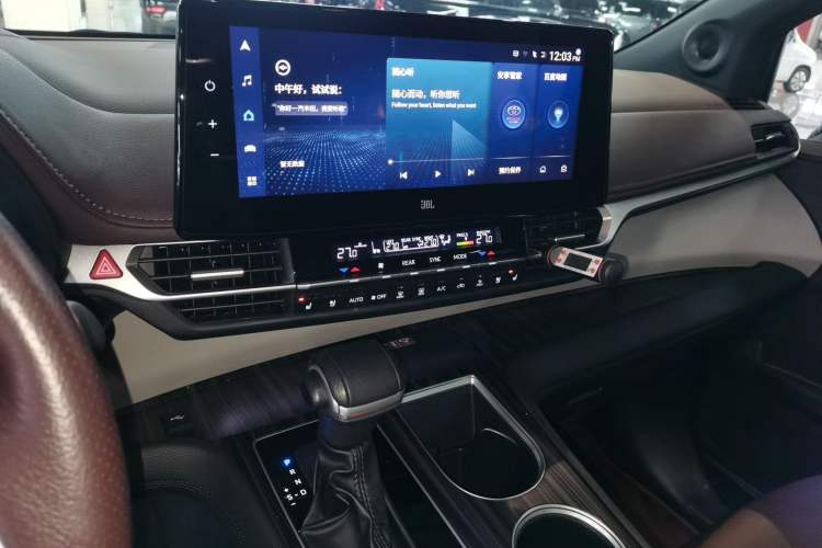 Used Toyota Granvia 2023 2.5L Hybrid Flagship VIP Edition