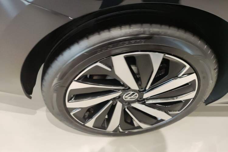 Used Volkswagen Passat 2024 380TSI Dragon Glory Edition
