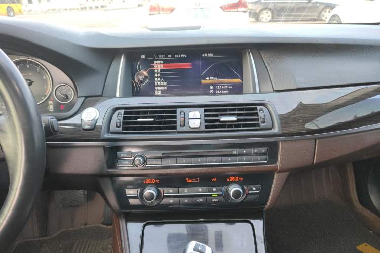 Used BMW 5 Series 2014 525Li Luxury Design Package
