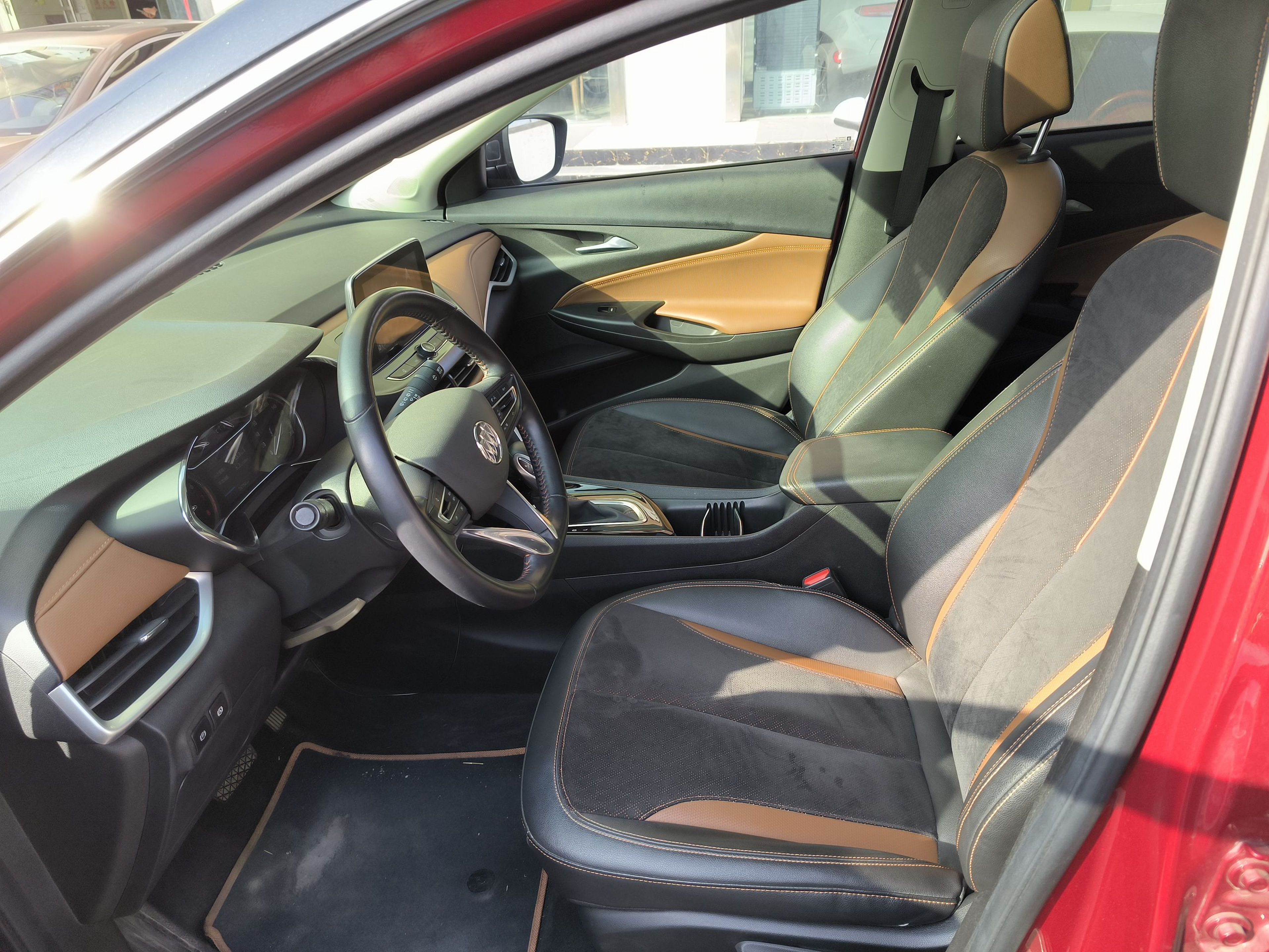 Переднее сиденье в автомобиле