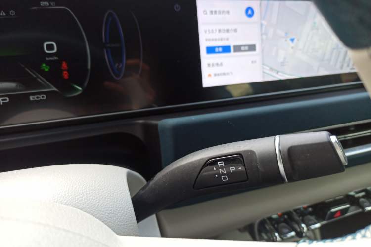 Used ORA Good Cat 2023 401 km Standard Range Luxury Version Lithium Iron Phosphate