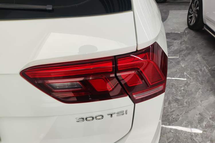 Used Volkswagen Tiguan L 2023 300TSI Automatic Two-Wheel Drive Smart Edition
