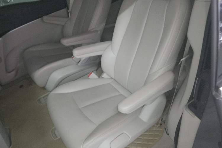 Used Buick GL8 2022 Land Cruiser Executive Class 652T Comfort Model
