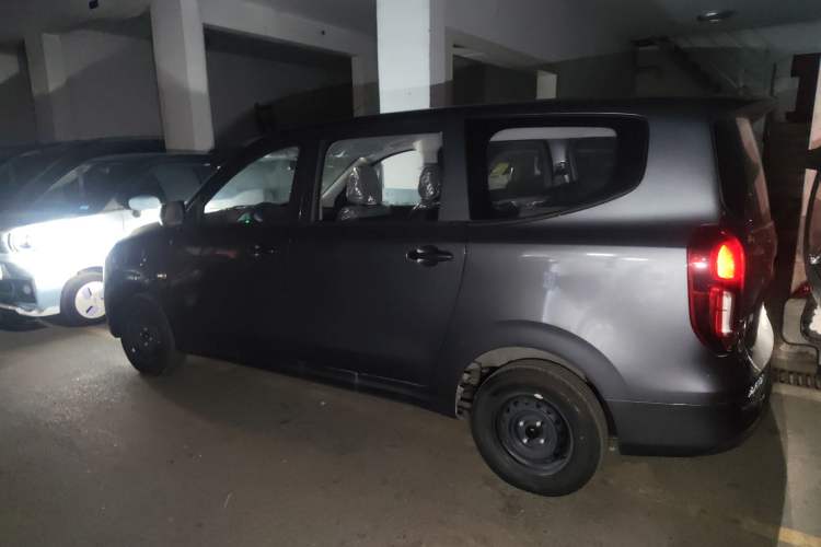 Used Wuling Hongguang New Energy 2024 All-Electric Model 300KM Practical Version
