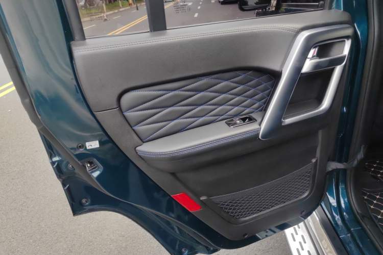 Used Beijing Auto BJ40 2019 Updated Version 2.0T Automatic All-Wheel Drive Urban Hunter Edition Premium China V Emission Standard
