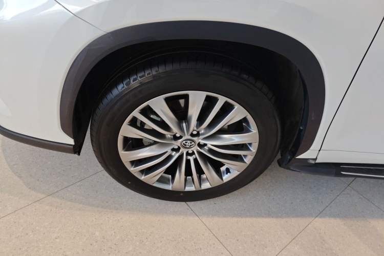 Used Toyota Highlander 2024 2.5L Smart Electric Hybrid Dual-Motor All-Wheel-Drive Luxury 7-Seater
