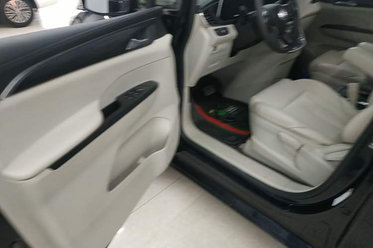 Used Buick GL8 2023 ES Lu Zun Comfort Model