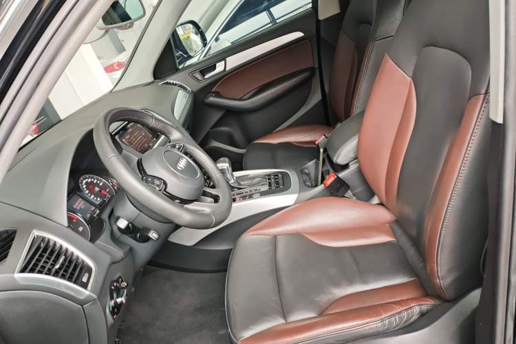 Used Audi Q5 2017 Plus 40 TFSI Technology Model
