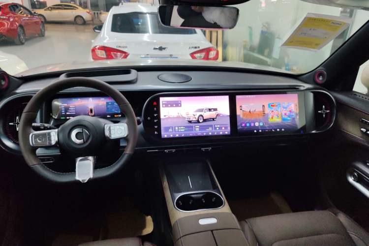 Used  #5 2024 Long-Range Journey Luxury Edition
