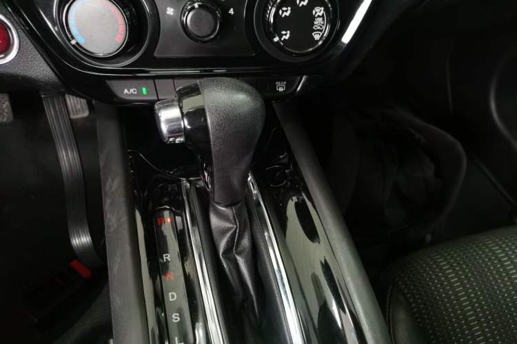 Used Honda Vezel 2016 1.8L CVT Front-Wheel Drive Pioneer Edition
