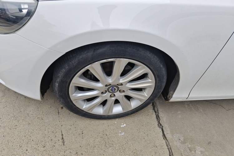 Used Volvo V40 2015 1.6T Zhiyi Edition
