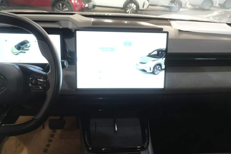 Used Lynk & Co 08 EM-P 2023 220km All-Wheel-Drive Performance Halo
