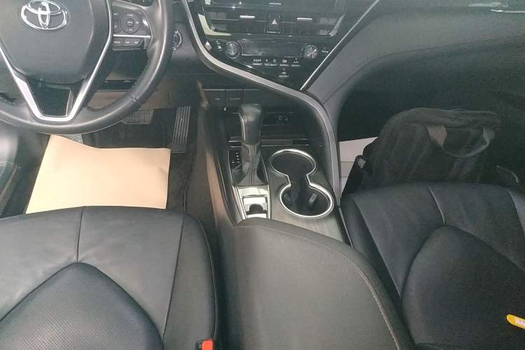 Used Toyota Camry 2021 2.0G Luxury Edition
