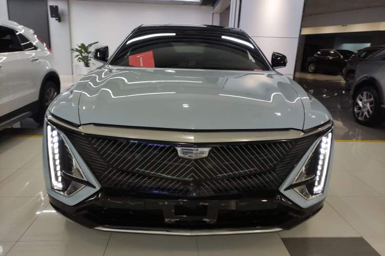 Used Cadillac LYRIQ 2022 Rear-Drive Long-Range Luxury Edition
