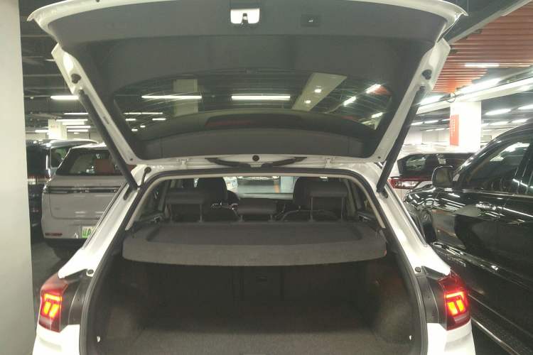 Used Volkswagen T-ROC 2019 280TSI DSG Two-Wheel Drive Comfort Version China VI Standard
