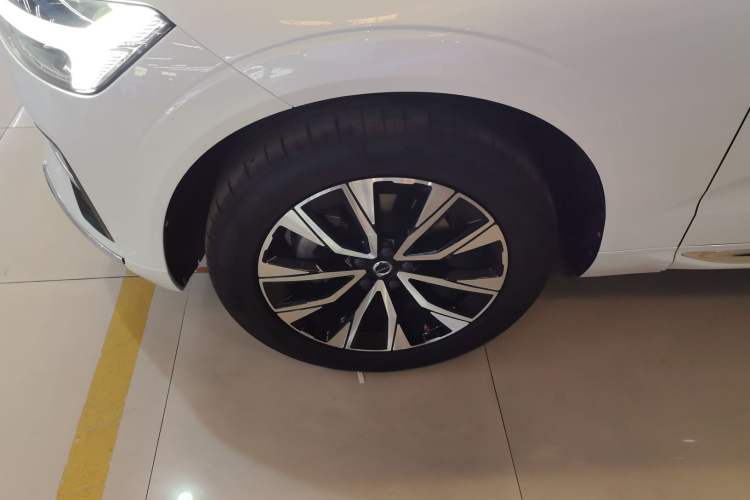 Used Volvo XC60 2023 B5 4x4 Smart Luxury Edition
