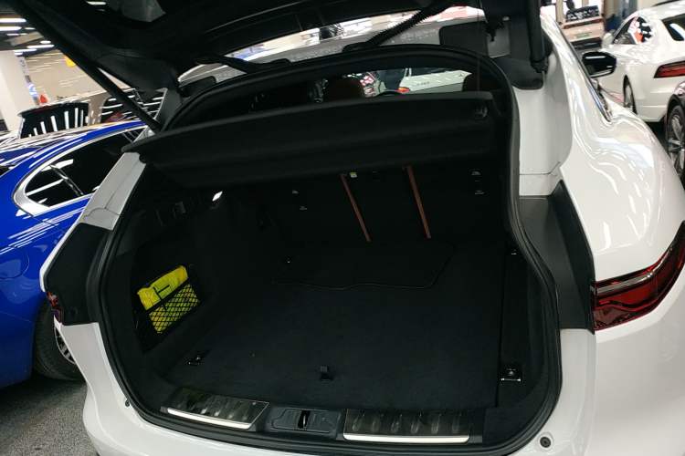 Used Jaguar F-PACE 2024 P250 R-Dynamic SE
