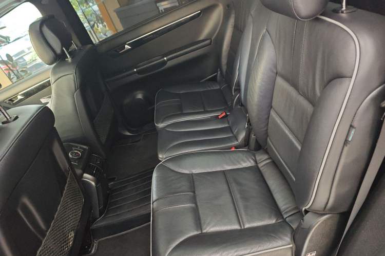 Used Mercedes-Benz R-Class 2017 R 320 4MATIC Business Edition Prestige Model
