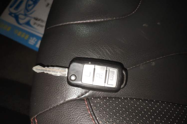 Used Dongfeng Fengon 370 2016 1.5L Manual Luxury Version SFG15-05 7 Seats
