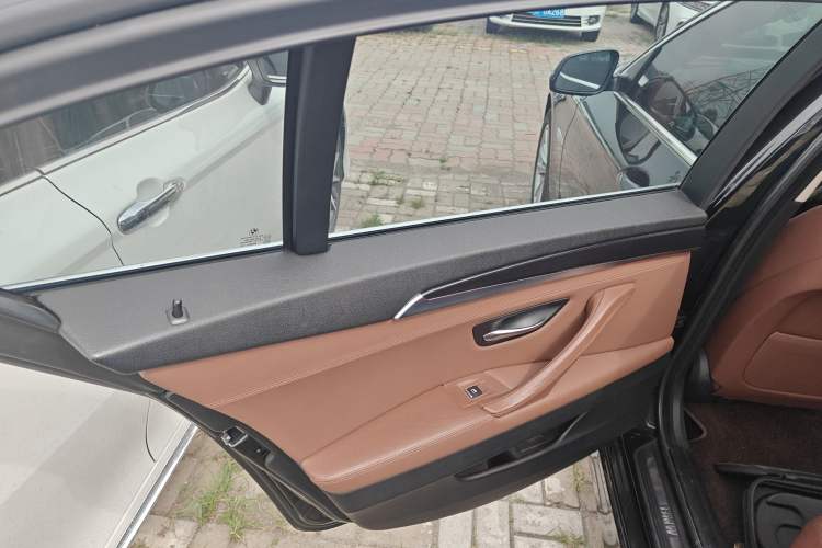 Used BMW 5 Series 2014 520Li Elegant Model
