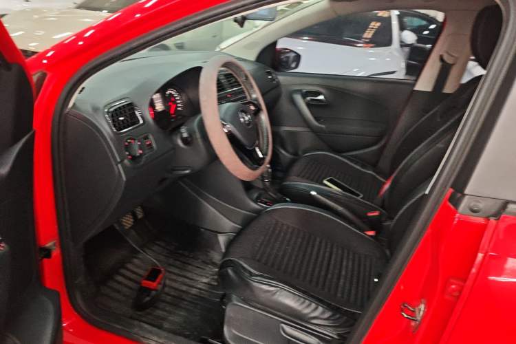 Used Volkswagen Polo 2016 1.6L Automatic Comfort Model