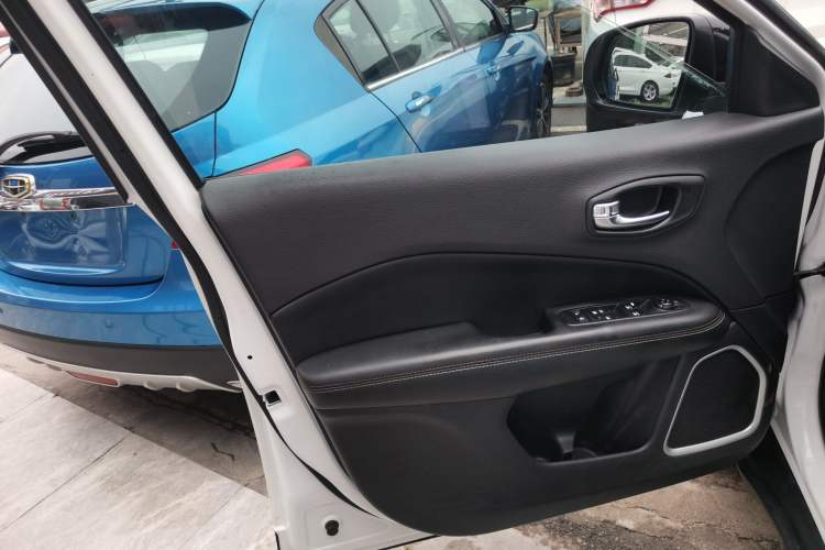 Used  Compass 2019 200T Automatic Family Edition - Connected Large Screen Version
