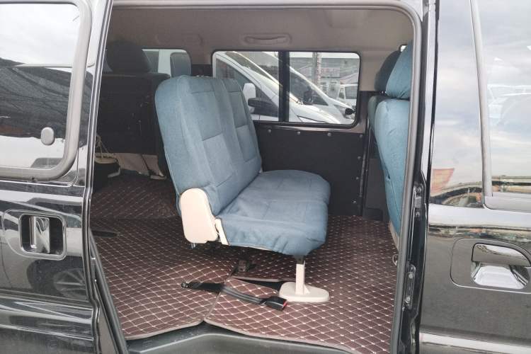 Used FORTHING Lingzhi 2023 M5L 1.6L Base Model 7 Seats
