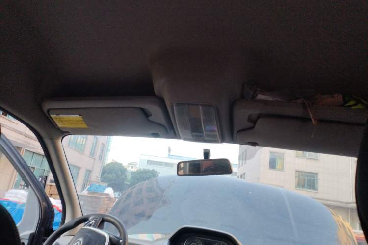 Used SAIC MAXUS Xintu V80 2019 2.5T Classic Version 6-Speed Manual – Aoyuntong Modified Long Wheelbase Mid-Height 7-Seater
