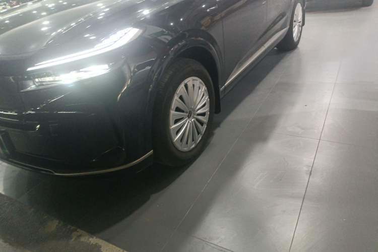 Used ONVO Luxeed L90 2025 Model—Max Six-Seater Version