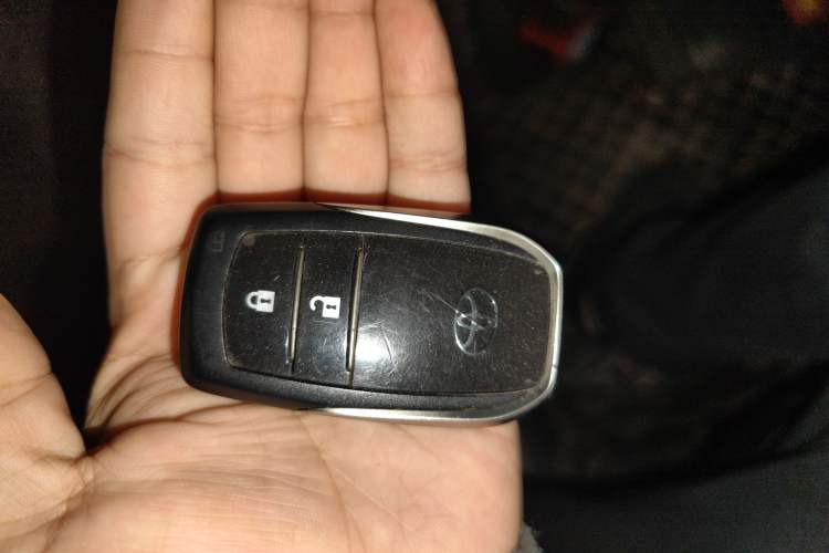 Used Toyota RAV4 2016 2.0L CVT Two-Wheel Drive Fashion Edition China V Standard
