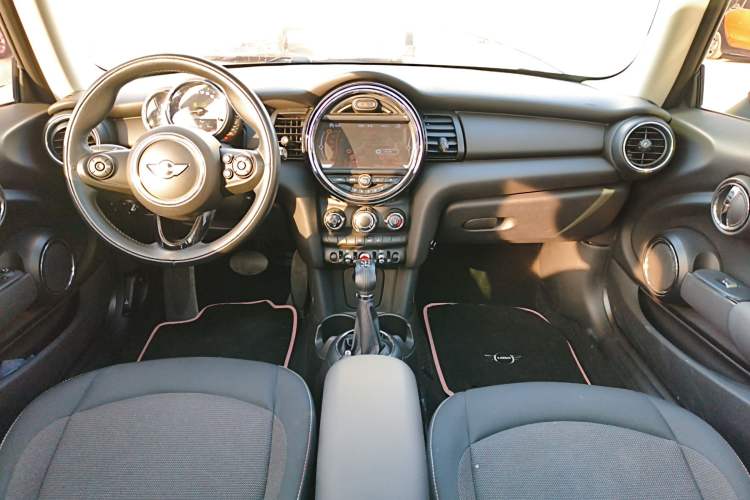 Used  MINI 2016 1.2T ONE Pioneer Edition
