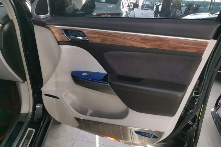 Used GAC Trumpchi GS8 2017 320T Two-Wheel Drive Luxury Smart Connectivity Version (7 Seats)
