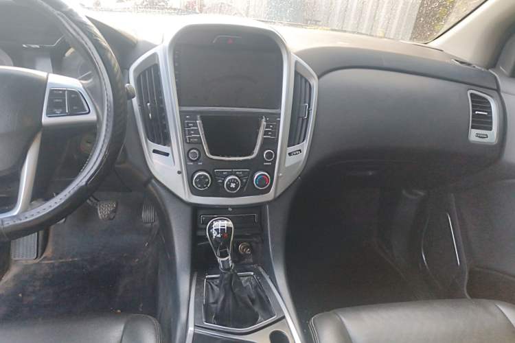 Used JMC Yusheng S350 2013 2.4T Manual Two-Wheel Drive Diesel Luxury 7-Seater
