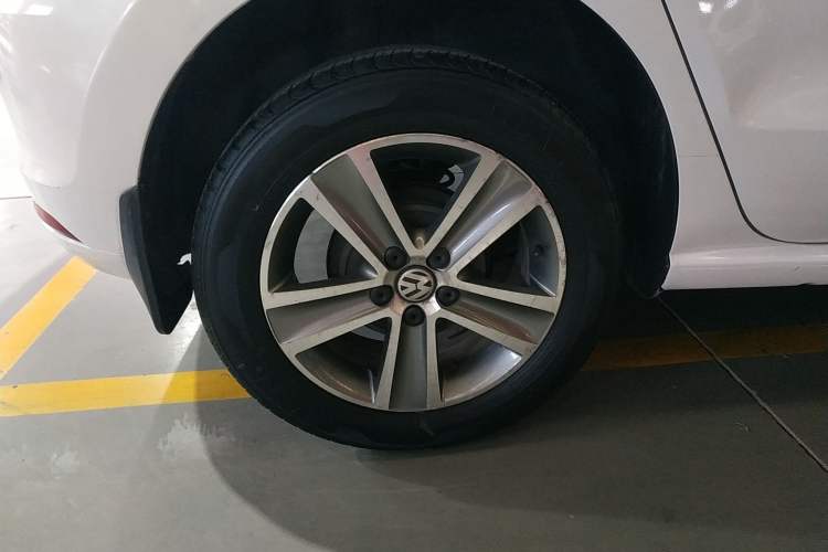 Used Volkswagen Polo 2016 1.6L Automatic Comfort Model
