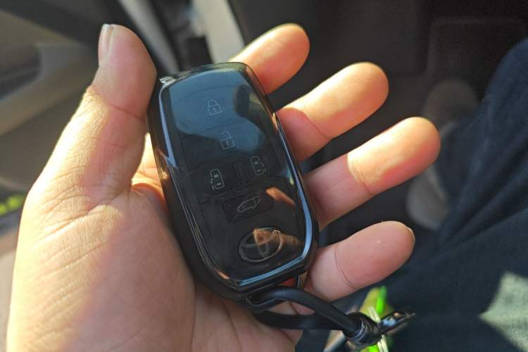 Used Toyota Sienna 2024 2.5L Hybrid Four-Wheel Drive Luxury Edition