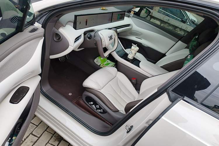 Used IM LS7 2023 90 kWh Elite Rear-Drive Version
