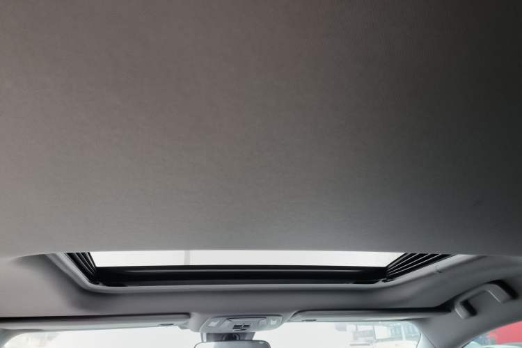 Used Toyota Granvia 2024 2.5L Hybrid Luxury Edition