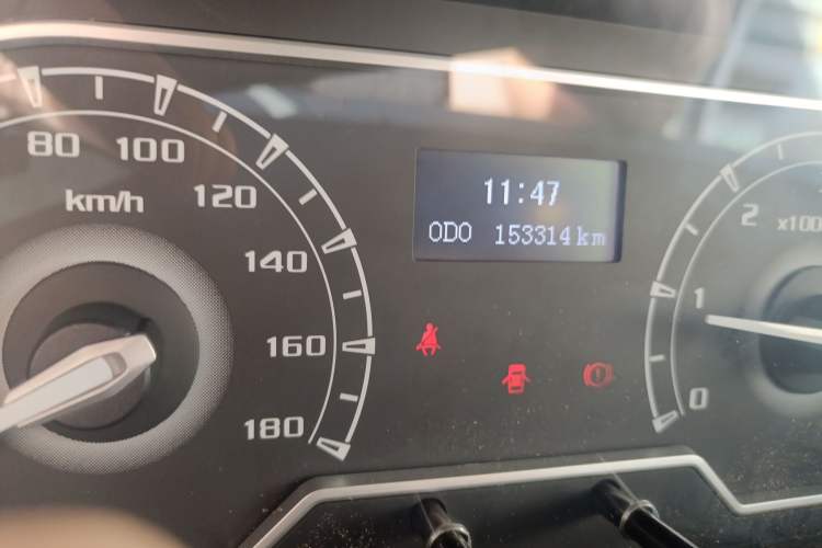 Used SAIC MAXUS Xintu V80 2023 2.0T AMT Classic City Distribution King Short Wheelbase Mid-Roof 3-Seater
