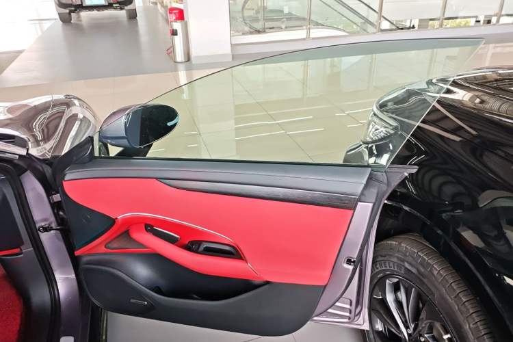 Used  SU7 2024 Rear-Drive Ultra-Long Range Advanced Pro-Level Intelligent Driving Version
