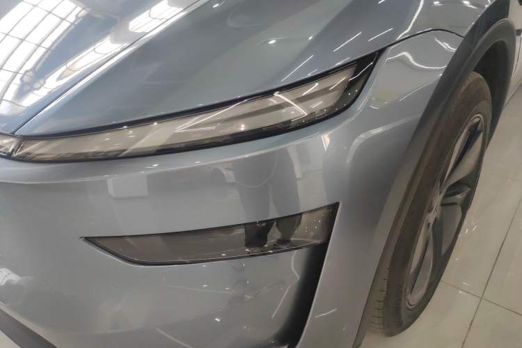 Used Tesla Model Y 2025 Long-Range All-Wheel-Drive Version
