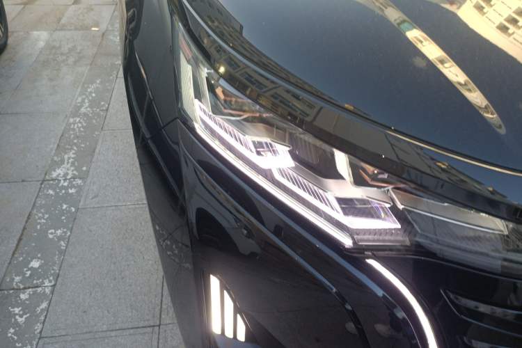 Used Denza D9 2022 DM-i 970 Four-Wheel Drive Prestige Model
