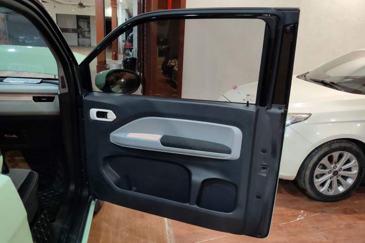 Used Chery QQ Ice Cream 2022 170km Sundae Phosphate Lithium-Ion
