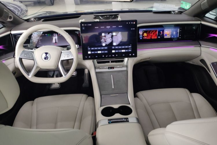 Used Denza Z9 2024 630 km All-Wheel Drive Max Version